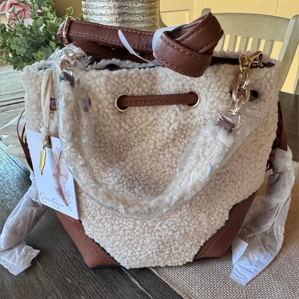 JS Jessica Simpson Raelyn Bucket Bag - Picture 8 of 10